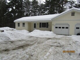 236 Dixon Rd, Unit 236a Dixon Road in Glens Falls, NY - Building Photo