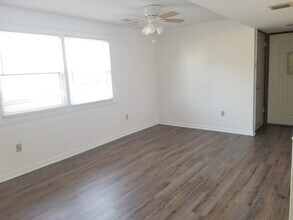 1050 S Jones Blvd in North Liberty, IA - Building Photo - Building Photo