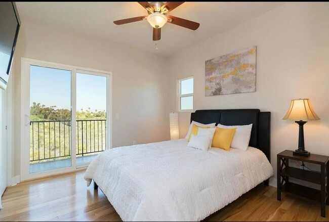 property at 3564 Sydney Pl