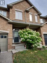 651 Farmstead Dr in Milton, ON - Building Photo