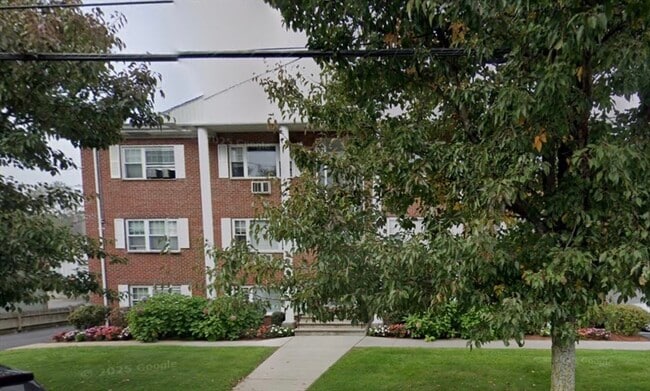 property at 924 Main St