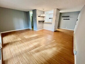 143 Piccadilly Pl in San Bruno, CA - Building Photo - Building Photo