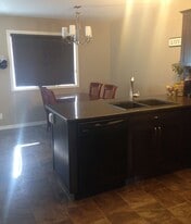 4849-4844 44 St in Sylvan Lake, AB - Building Photo