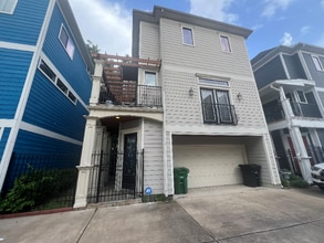 1126 W 23rd St in Houston, TX - Foto de edificio - Building Photo