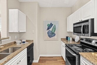 Hideaway at Greenbrier in Chesapeake, VA - Building Photo - Building Photo