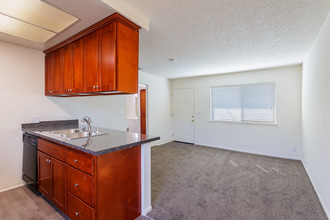 Bell Park Apartments in Sacramento, CA - Building Photo - Interior Photo