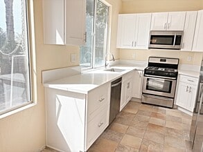 4065 Ivey Vista Way in Oceanside, CA - Foto de edificio - Building Photo