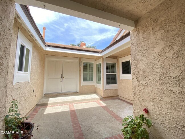 850 Rim Crest Dr in Westlake Village, CA - Building Photo - Building Photo