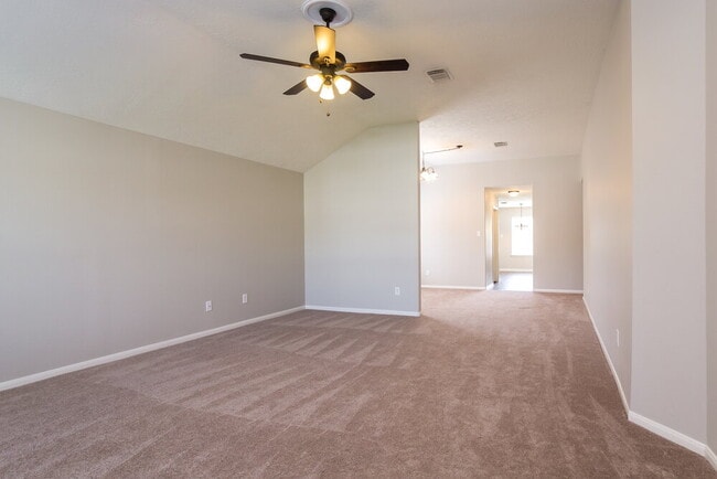 32123 Decker Oaks Dr in Pinehurst, TX - Building Photo - Building Photo