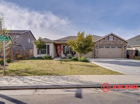 9403 Rancho Viejo Dr in Bakersfield, CA - Building Photo