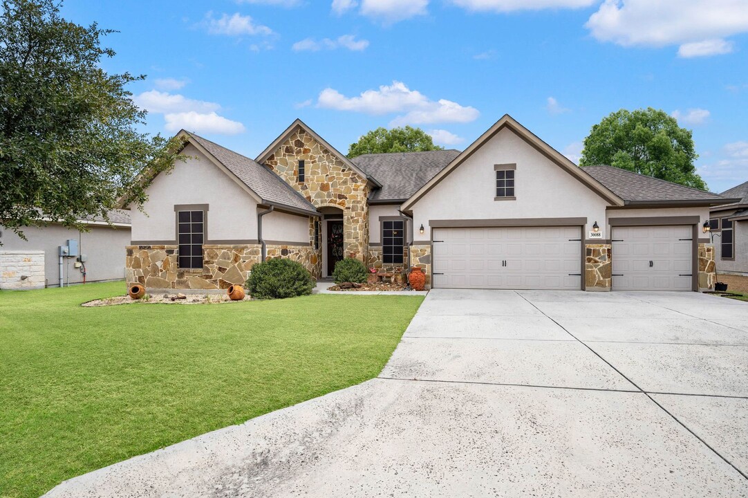 30088 Cibolo Mdw in Fair Oaks Ranch, TX - Building Photo