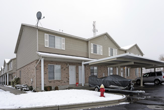 Maple Meadow Apartments in Layton, UT - Foto de edificio - Building Photo