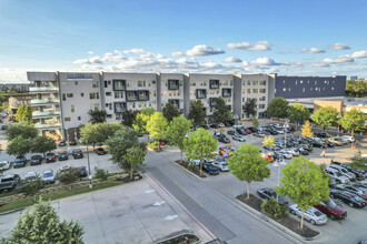 Maddox in Dallas, TX - Foto de edificio - Building Photo