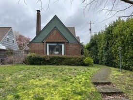 4621 NE Royal Ct in Portland, OR - Building Photo