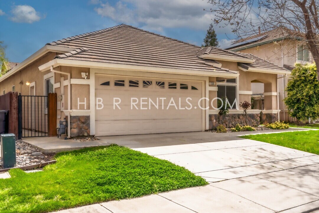 1508 Tamarisk Ln in Tracy, CA - Building Photo