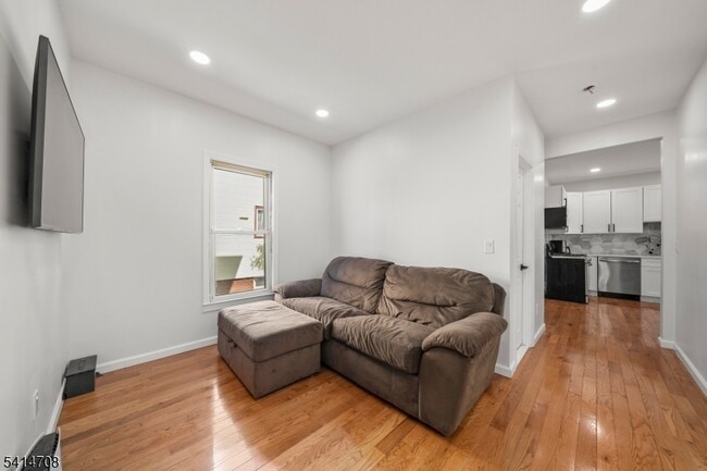 31 Park Ave in Dumont, NJ - Building Photo - Building Photo