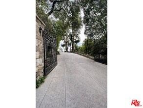 1570 Melwood Dr in Glendale, CA - Building Photo - Building Photo