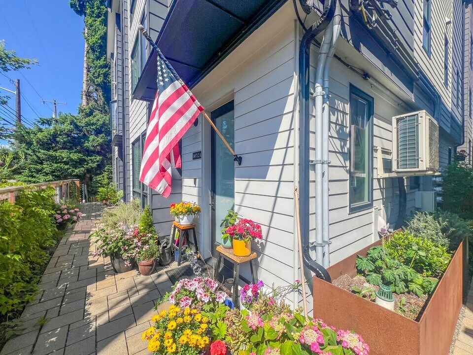 10712 Greenwood Ave N in Seattle, WA - Building Photo