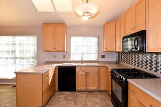 6803 Woodstone Pl in Alexandria, VA - Building Photo - Building Photo