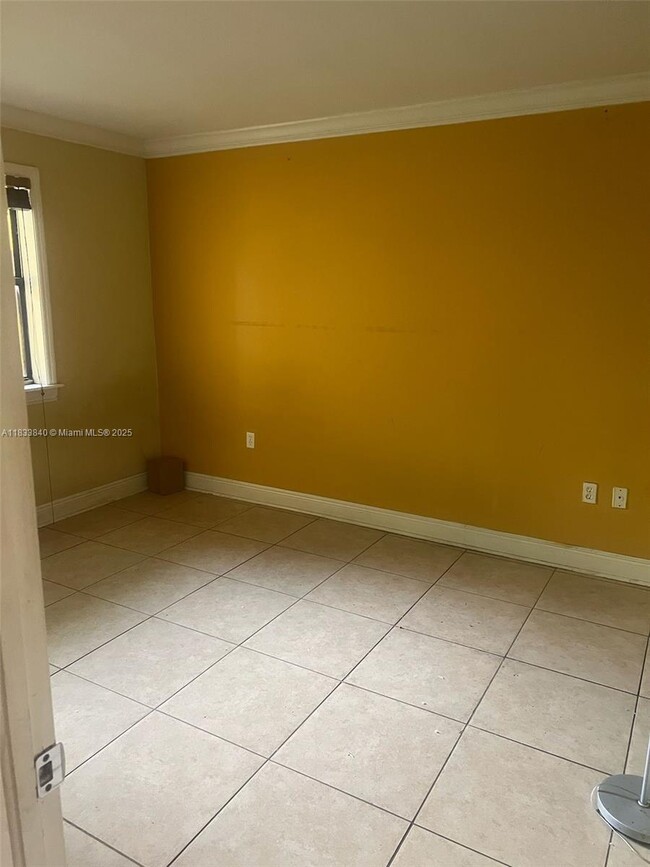 636 NW 114th Ave in Miami, FL - Building Photo - Building Photo