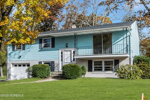 16 Burdge Dr in Howell, NJ - Building Photo