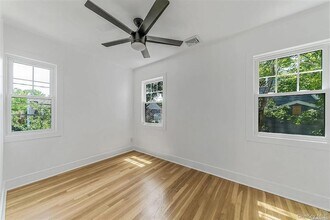 50 Laurel St in Floral Park, NY - Foto de edificio - Building Photo