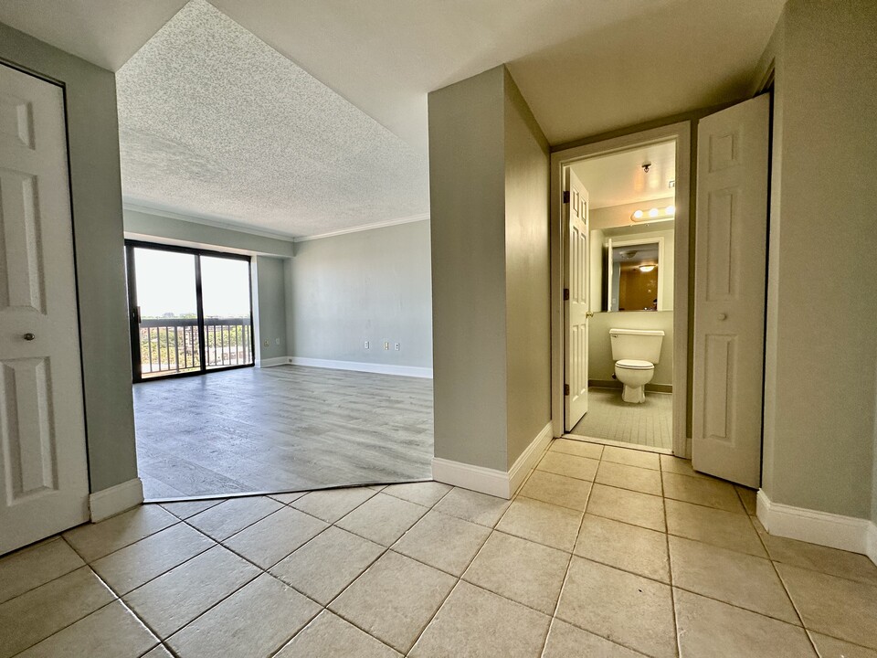 15 North Beacon St, Unit 803 in Boston, MA - Building Photo