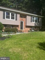 704 Candle Ridge Ct in Fredericksburg, VA - Building Photo