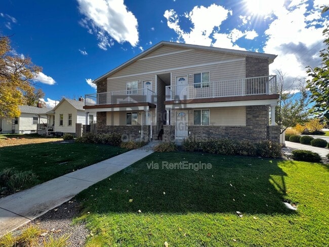 property at 203 E 6th St