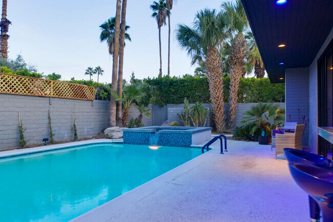 1994 Yucca Pl in Palm Springs, CA - Building Photo - Building Photo