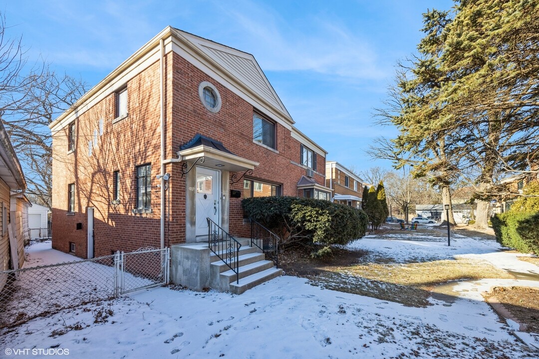 8131 Lake St in River Forest, IL - Building Photo