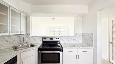 1450 NE 191st St in Miami, FL - Building Photo - Building Photo