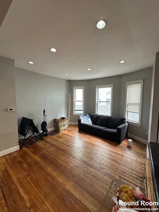 8 Montfern Ave, Unit 8 in Boston, MA - Building Photo