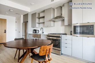 3030 Potomac Ave-Unit -FL3-ID1016 in Arlington, VA - Foto de edificio - Building Photo