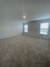 104 Henderson St in Oswego, IL - Building Photo - Building Photo
