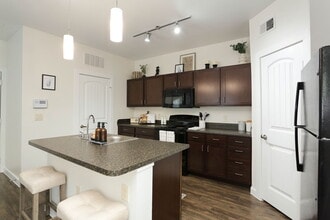 Twin Creeks at Alamo Ranch in San Antonio, TX - Foto de edificio - Building Photo