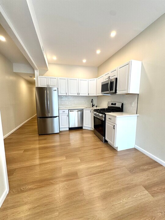 628 Bramhall Ave in Jersey City, NJ - Building Photo
