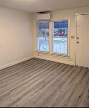 214 W Marion St in Clute, TX - Building Photo - Building Photo