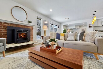 530 Hubbard Rd in Bothell, WA - Building Photo - Building Photo