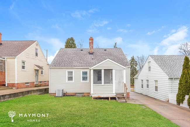 11606 Crofton Rd in Garfield Heights, OH - Building Photo - Building Photo