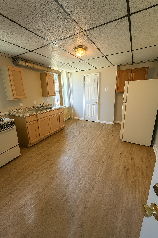 164 Main St, Unit #1R in Cohoes, NY - Building Photo - Building Photo