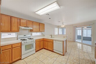 8021 Redskin Cir in Las Vegas, NV - Building Photo - Building Photo