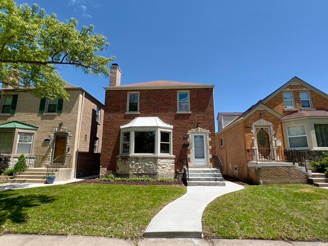 property at 1831 N Newcastle Ave