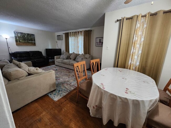 715 N Jackson St, Unit B