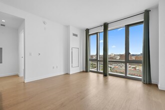 75 Park Ln S, Unit 1102 in Jersey City, NJ - Building Photo - Building Photo