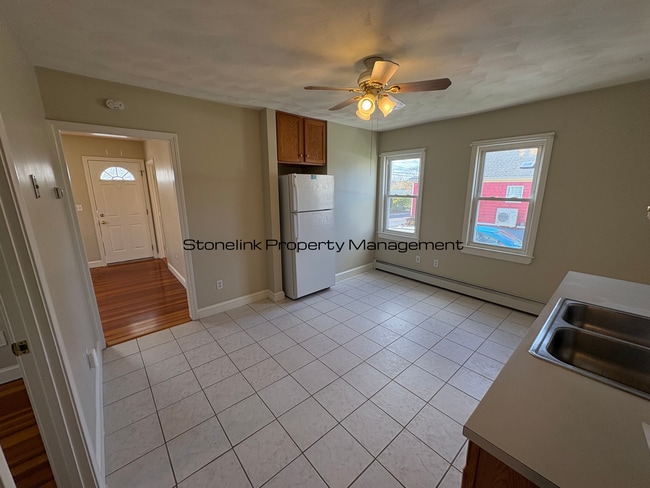 293 State St in Bristol, RI - Building Photo - Building Photo