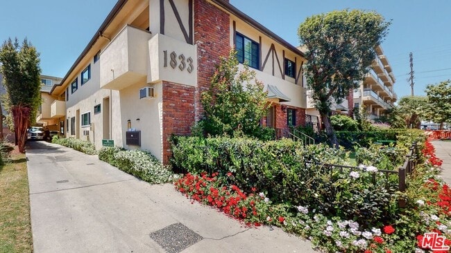 1833 Manning Ave in Los Angeles, CA - Building Photo - Building Photo
