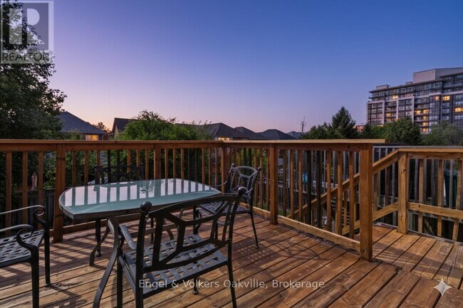 2561 Gill Crescent in Oakville, ON - Building Photo - Building Photo