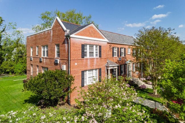 Spring Valley Apartments in Washington, DC - Building Photo - Building Photo