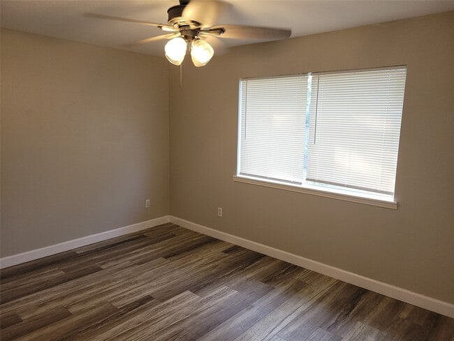 property at 13923 Ivymount Dr